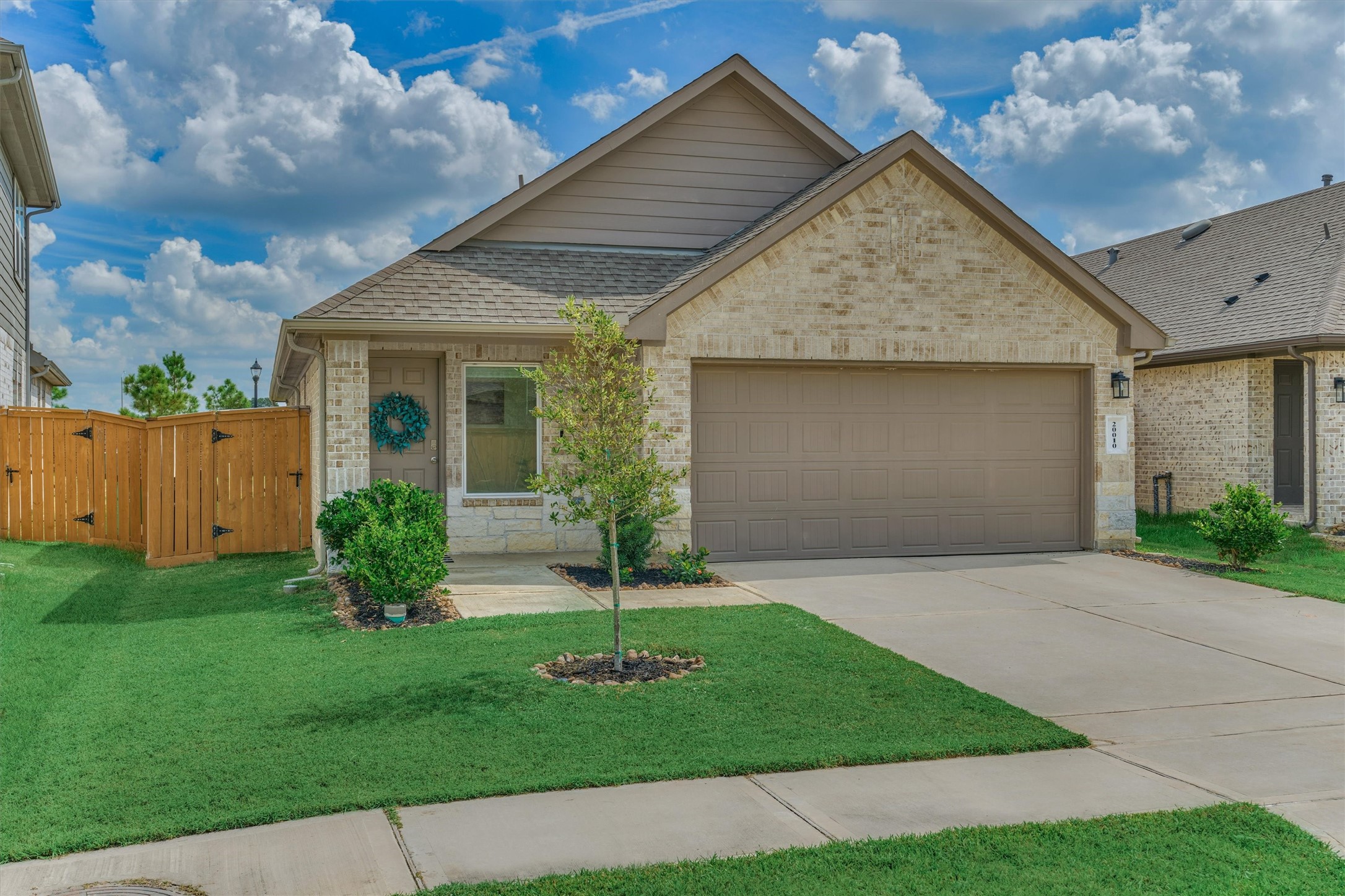 20010 Sienna Green Drive Property Photo 2