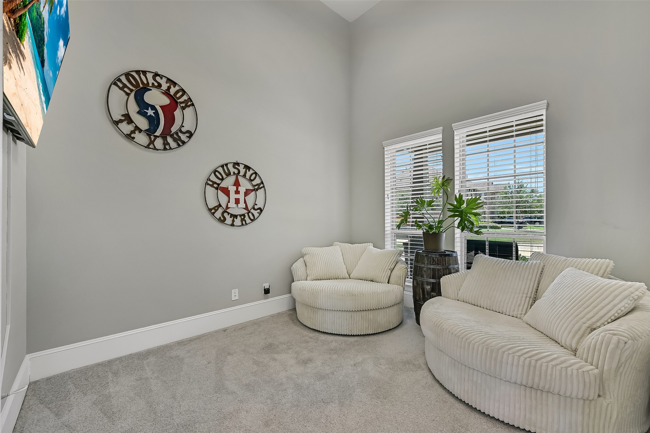 2712 Ahnya Lane Property Photo 5