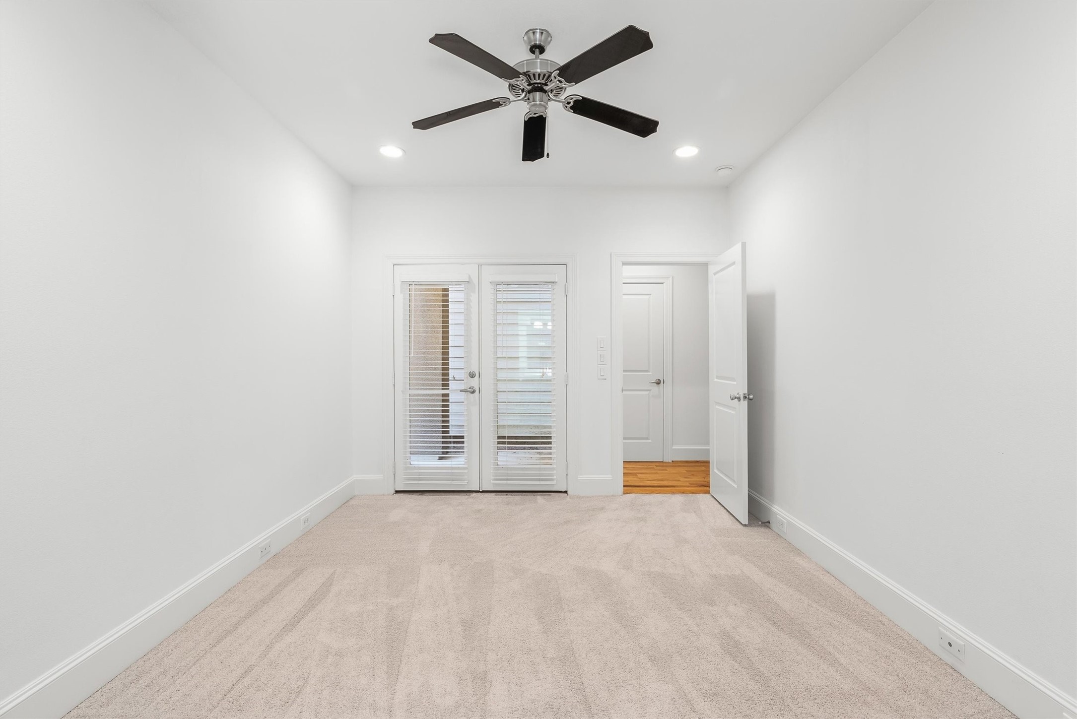 5209 Schuler Street D Property Photo 5