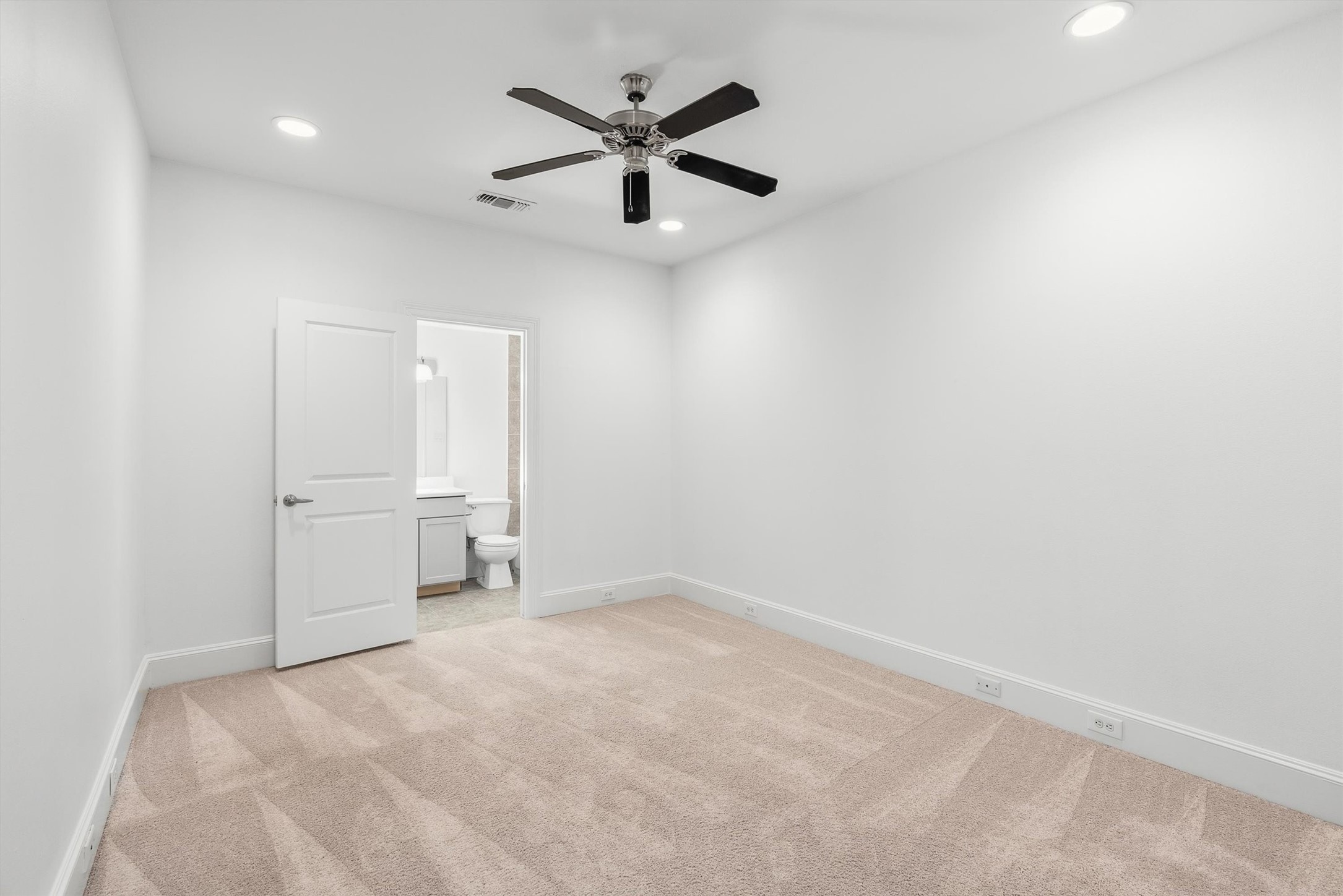 5209 Schuler Street D Property Photo 6