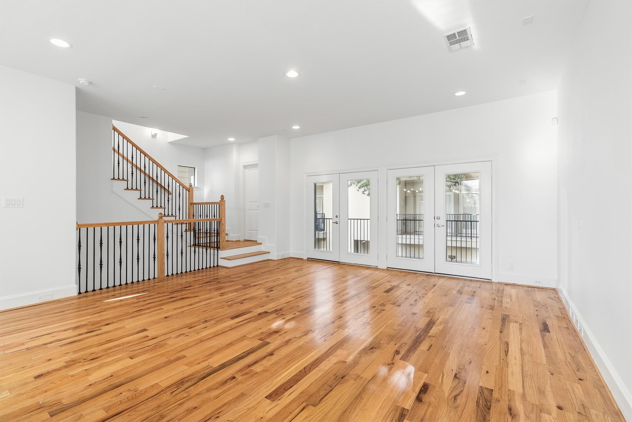 5209 Schuler Street D Property Photo 8