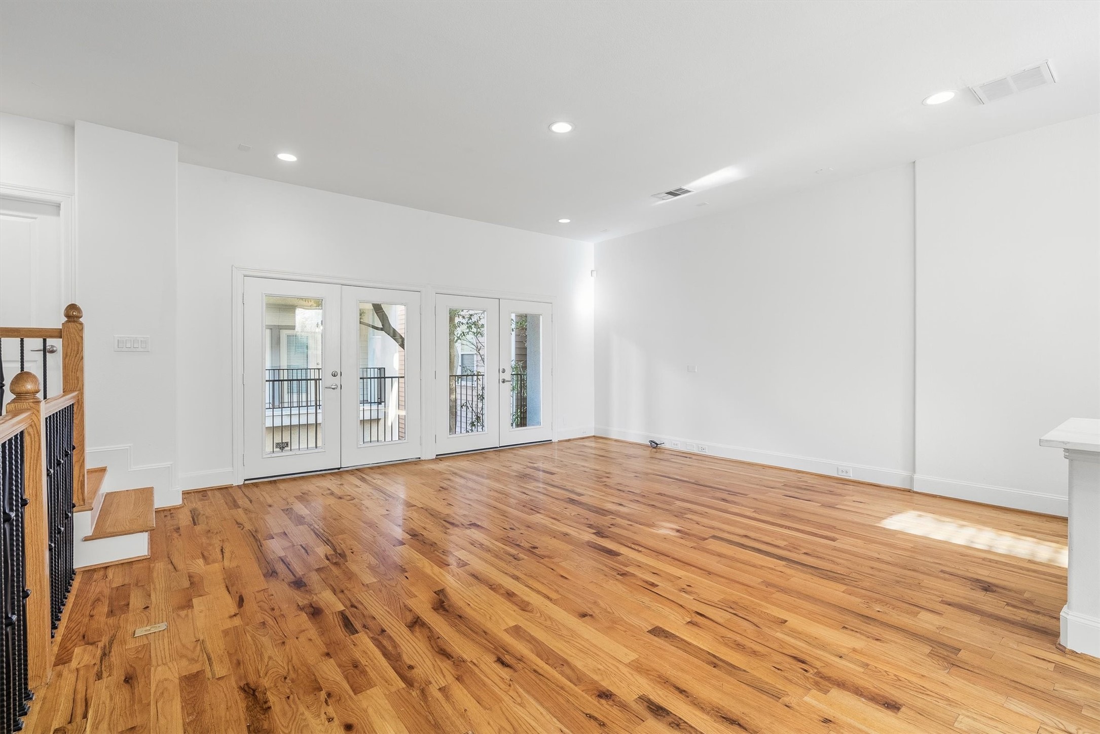 5209 Schuler Street D Property Photo 9