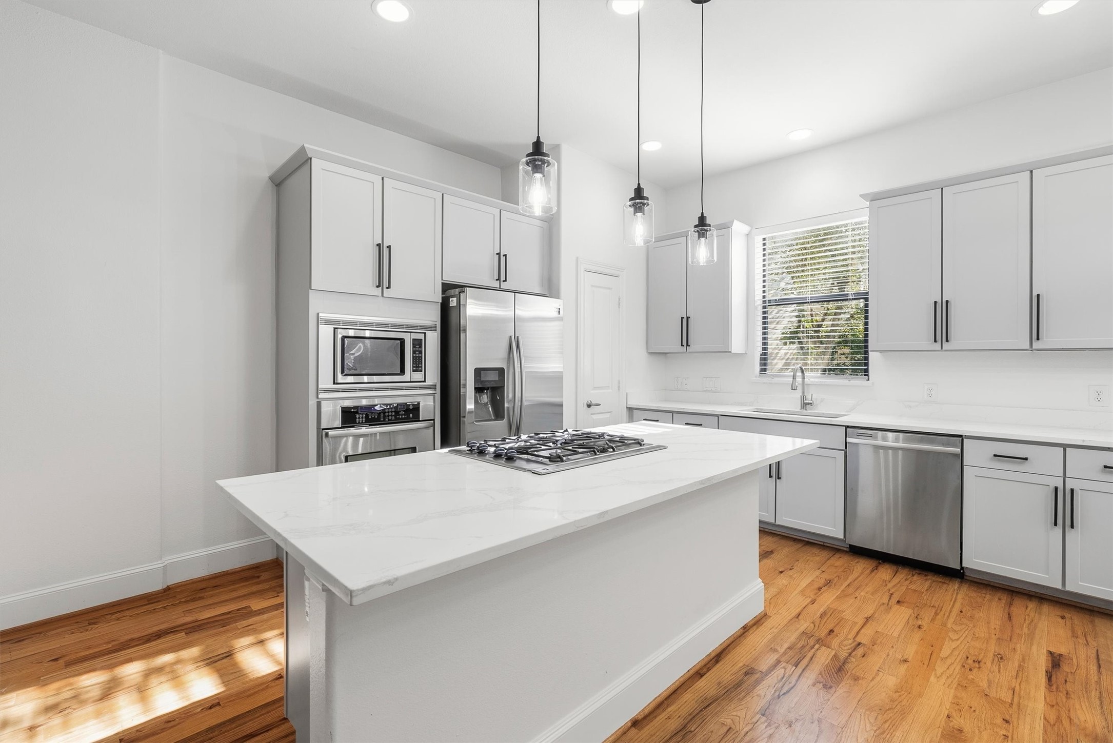 5209 Schuler Street D Property Photo 10