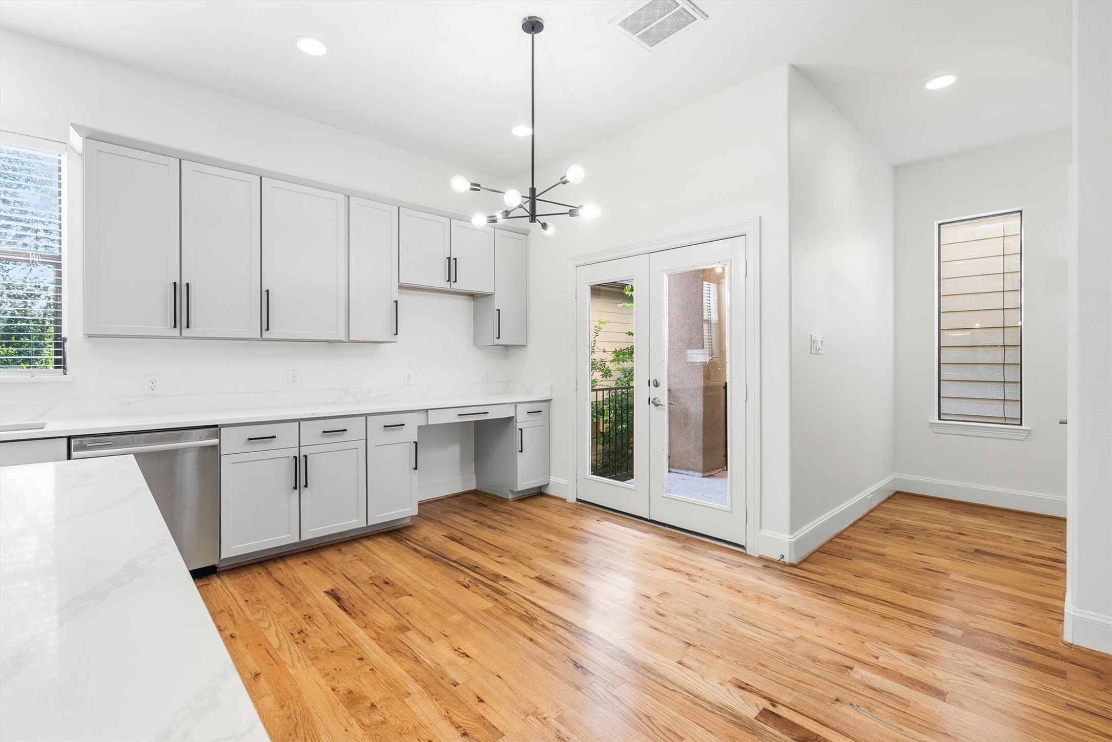 5209 Schuler Street D Property Photo 17
