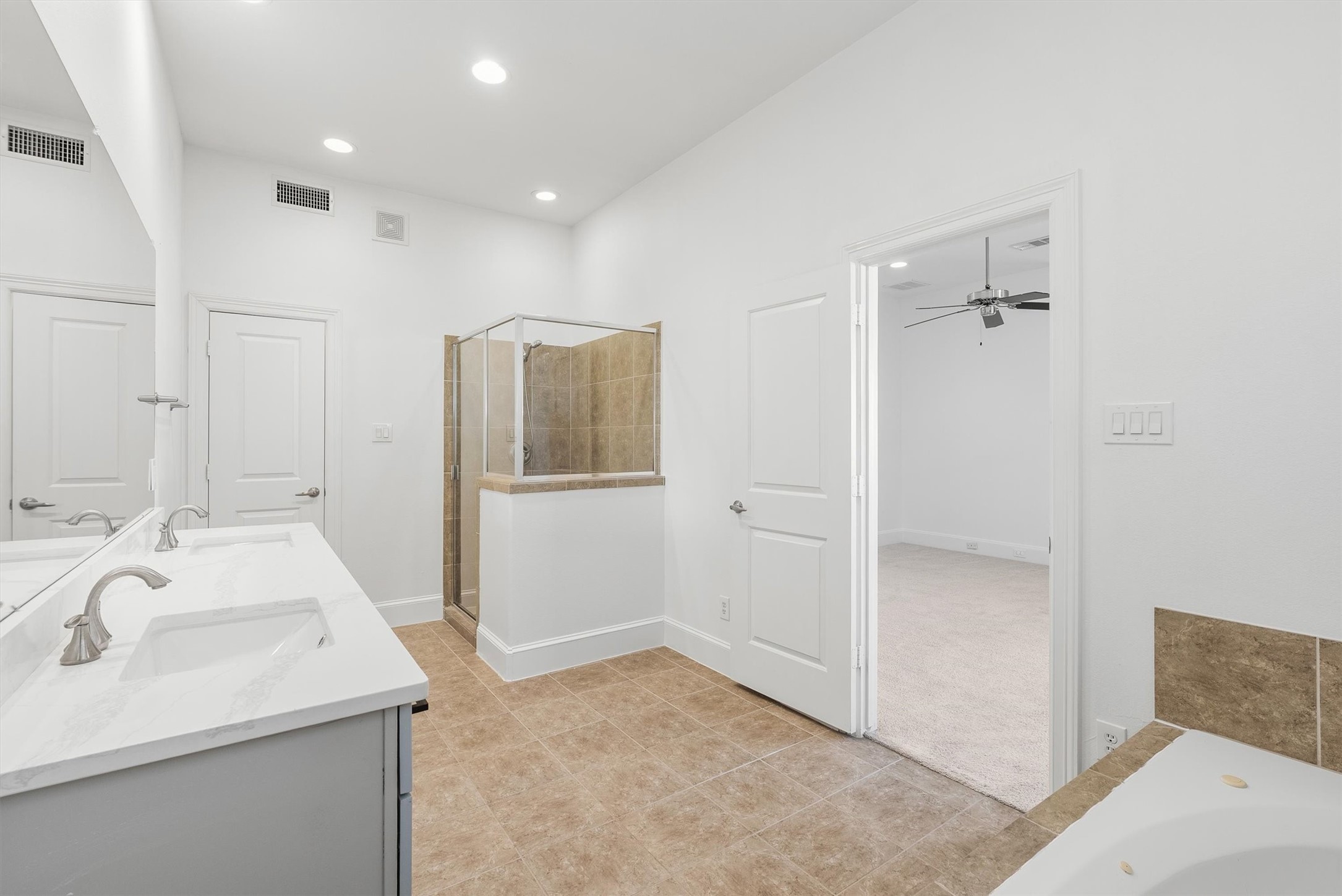 5209 Schuler Street D Property Photo 25