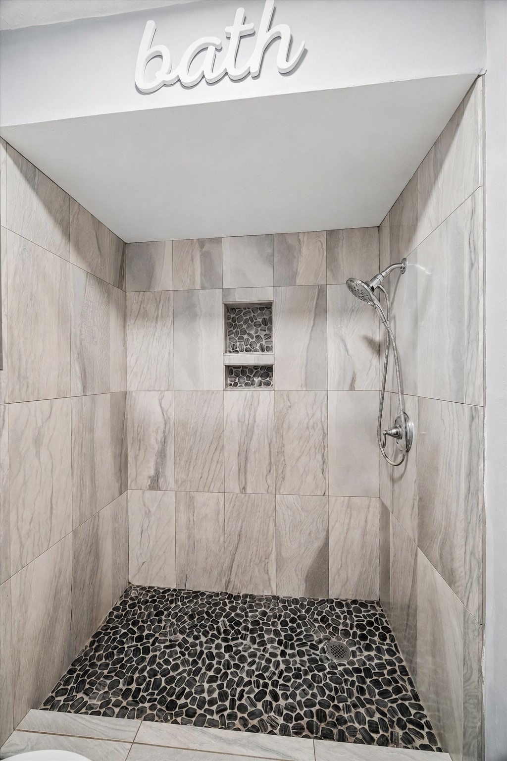 3914 Hill Springs Drive Property Photo 25