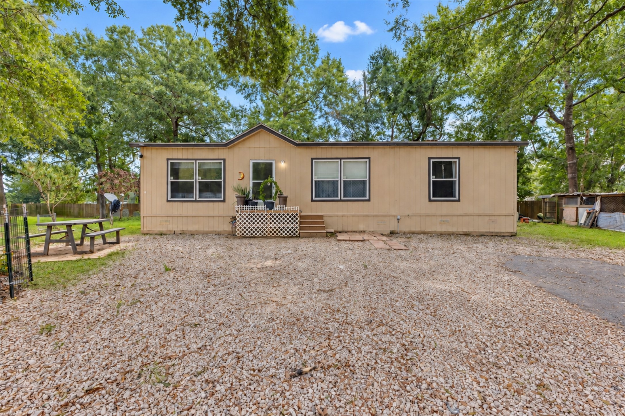 21602 County Road 3746 Property Photo 1