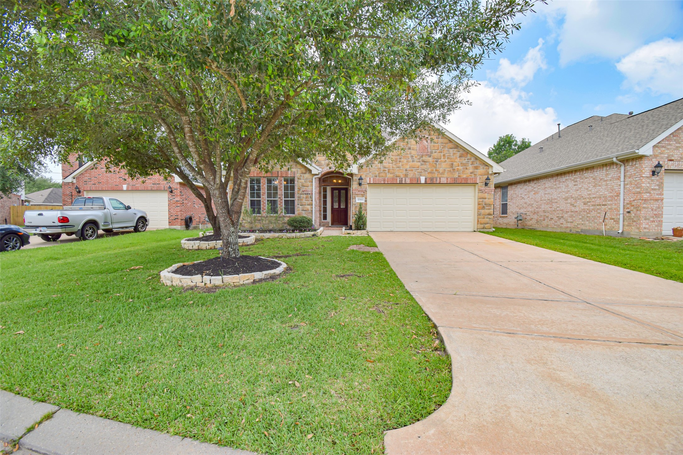 17911 Serene Shore Drive Property Photo 3