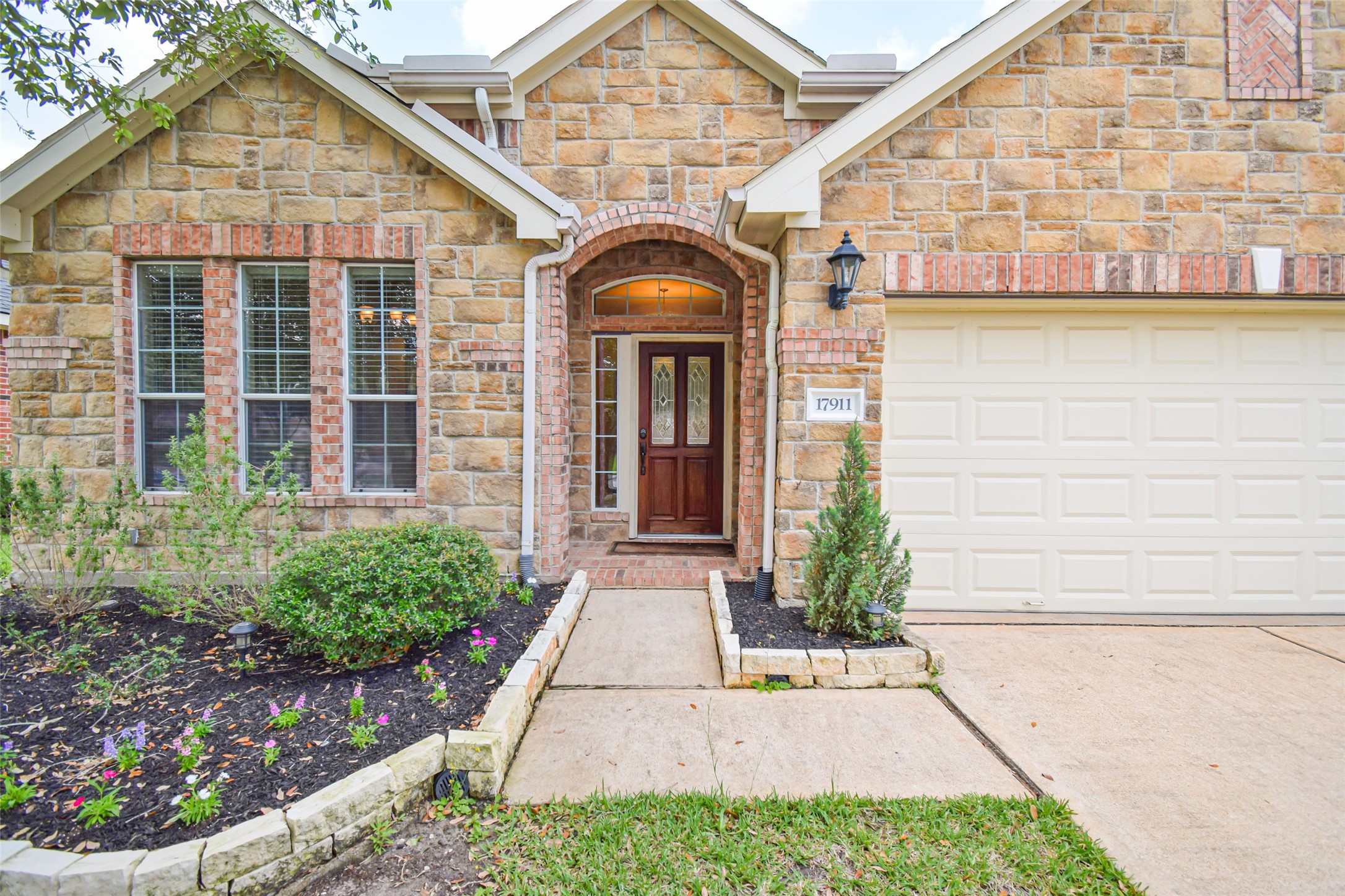 17911 Serene Shore Drive Property Photo 6