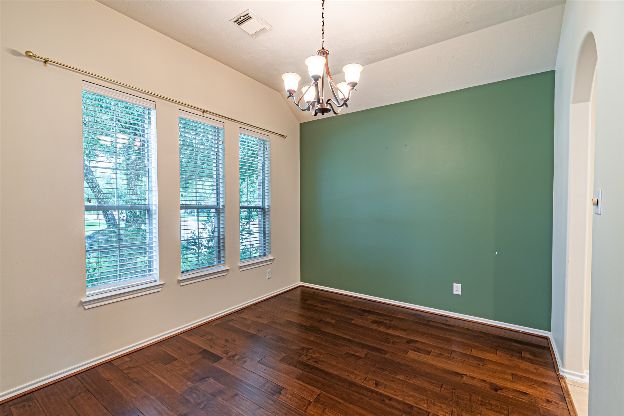 17911 Serene Shore Drive Property Photo 12