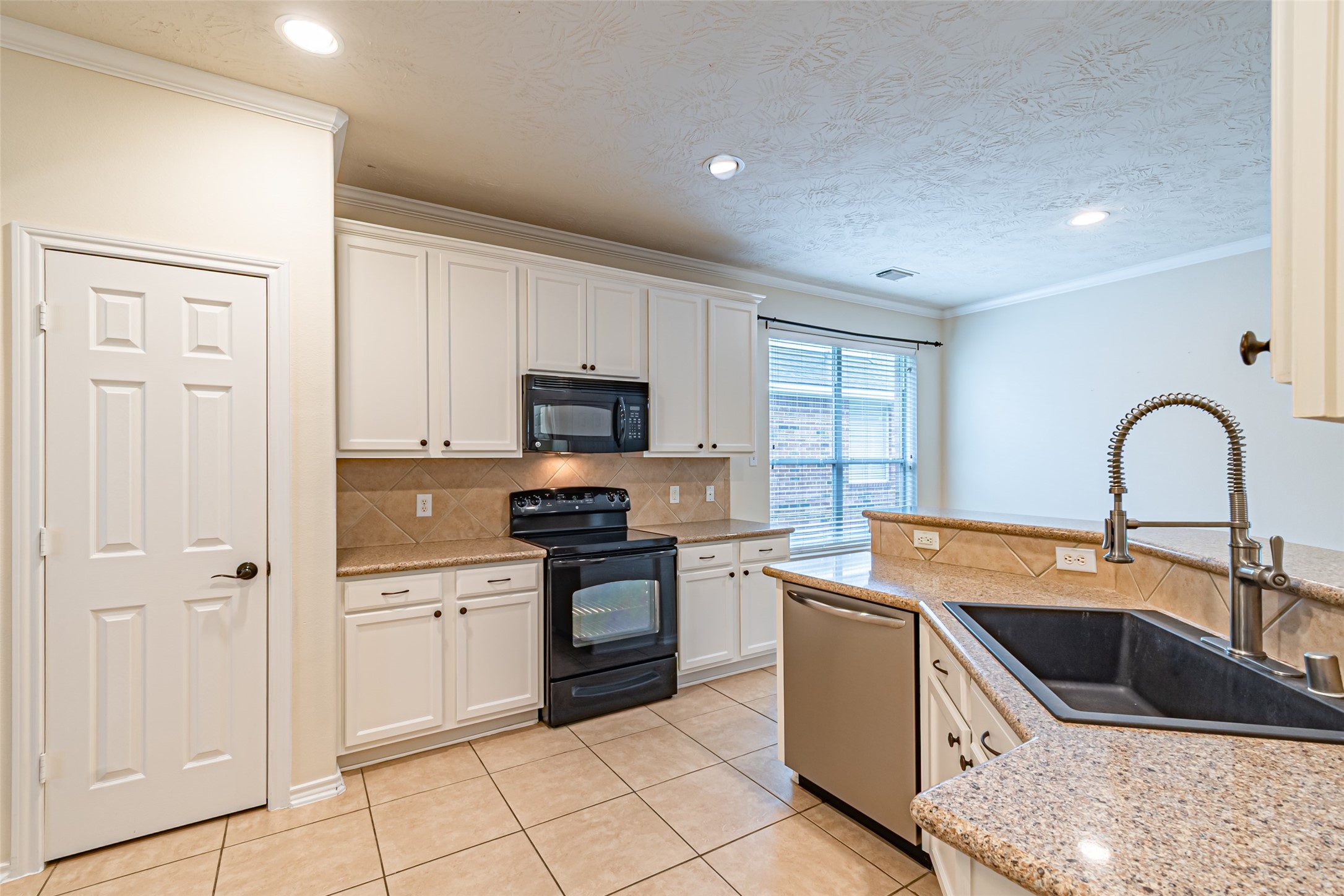 17911 Serene Shore Drive Property Photo 14