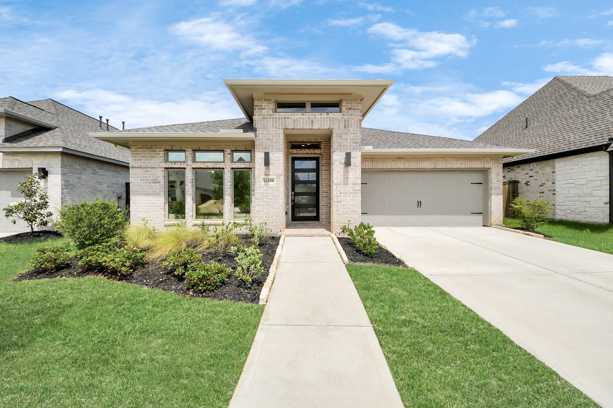 12310 Grassy Bend Drive Property Photo 1