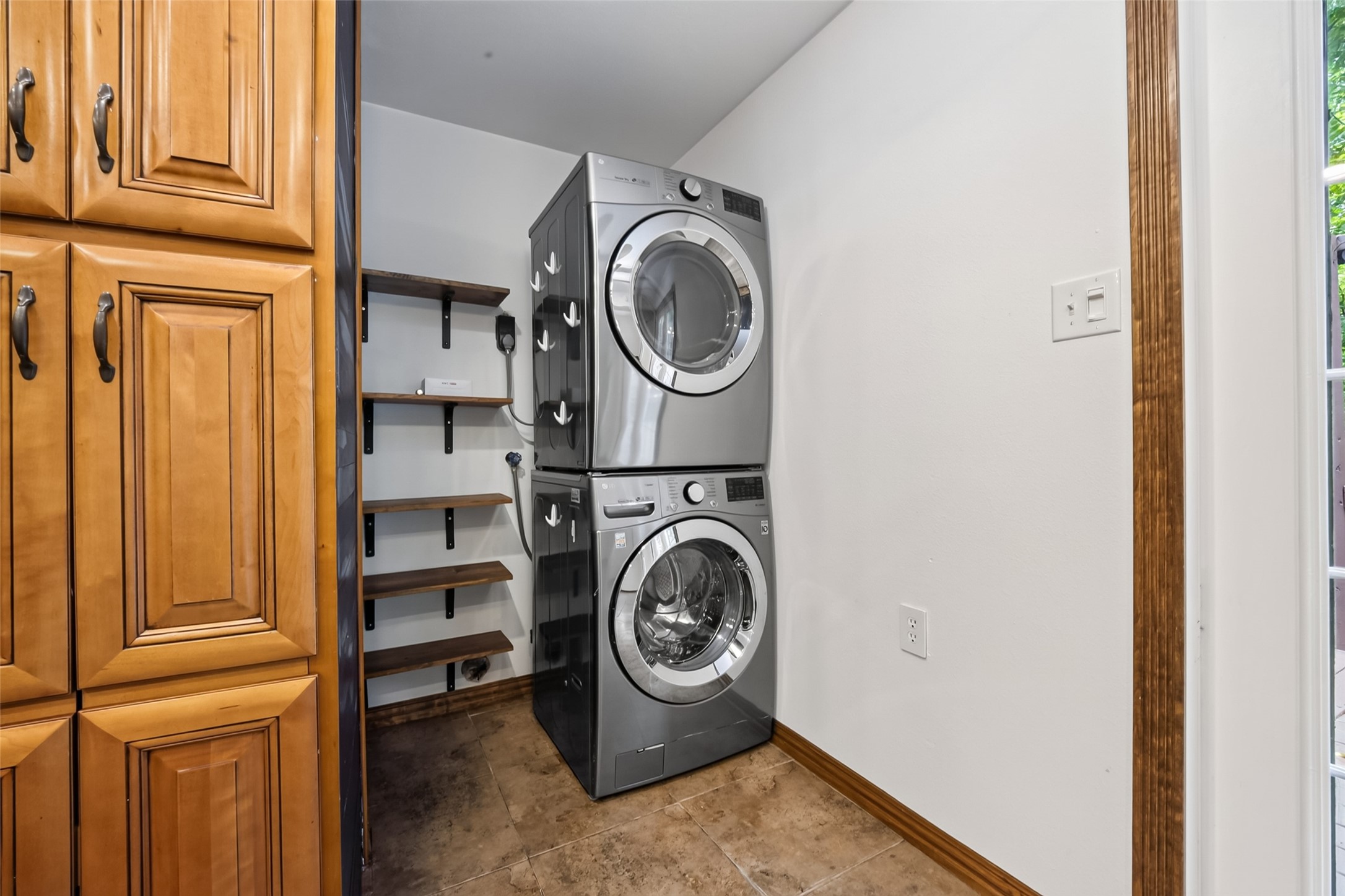 2716 Echo Street Property Photo 25