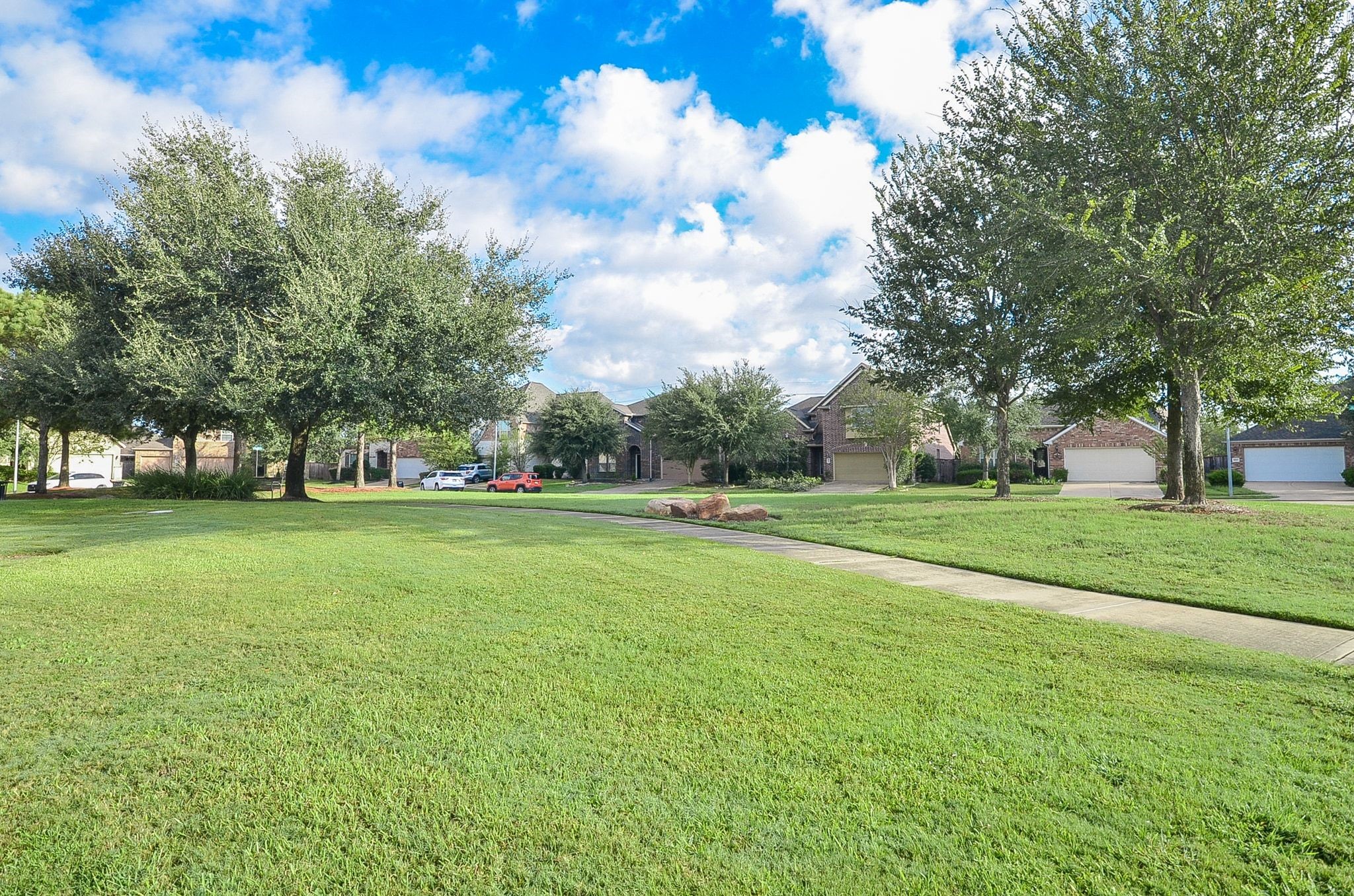 28503 Pleasant Forest Drive Property Photo 3