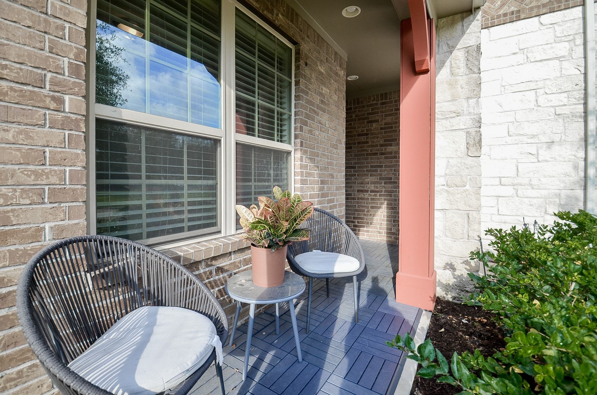 28503 Pleasant Forest Drive Property Photo 5