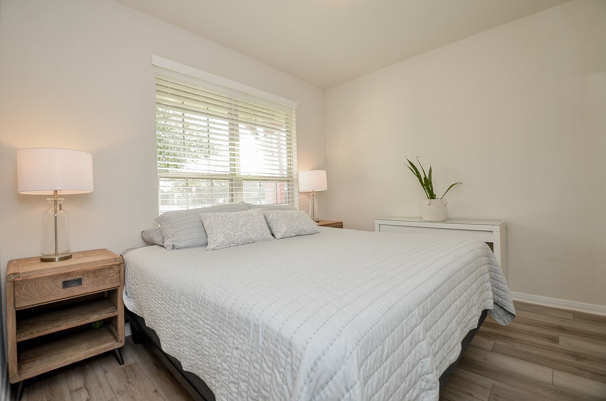 28503 Pleasant Forest Drive Property Photo 8