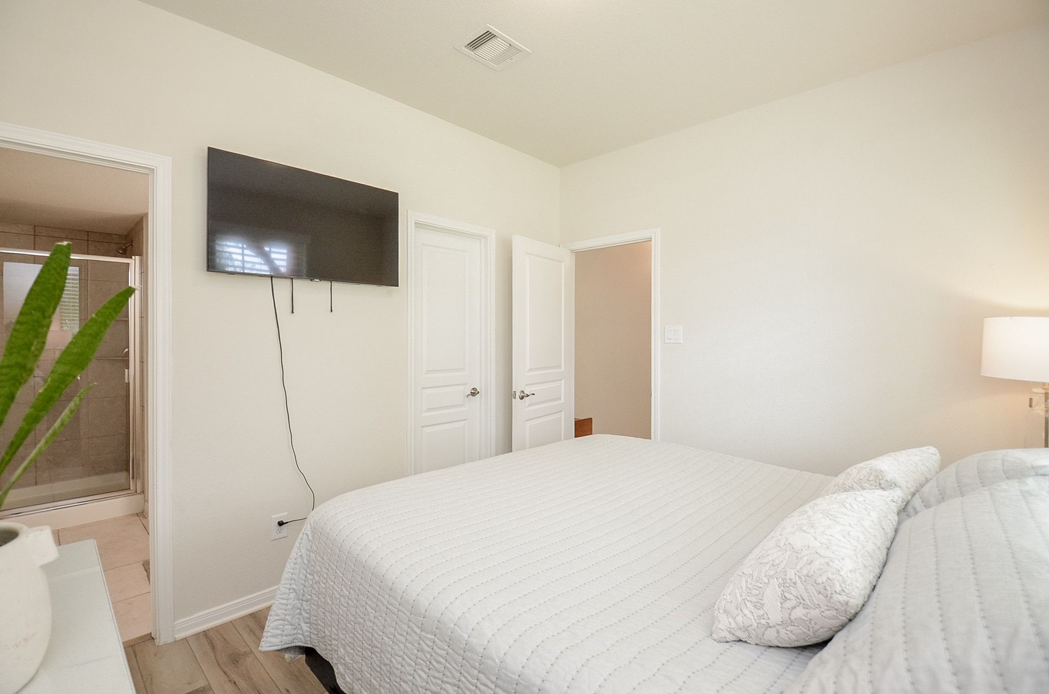 28503 Pleasant Forest Drive Property Photo 9