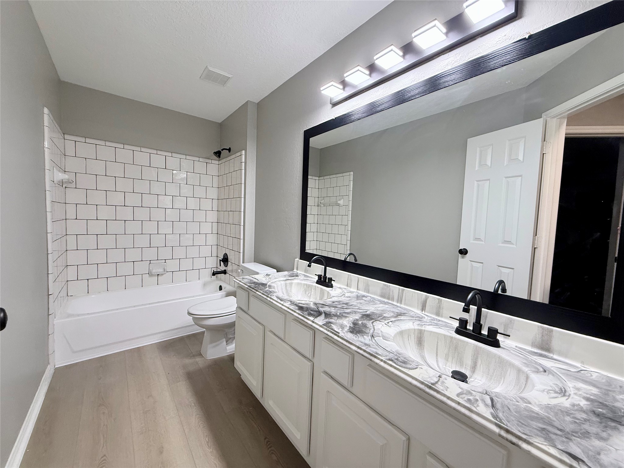 2915 Veva Drive Property Photo 6
