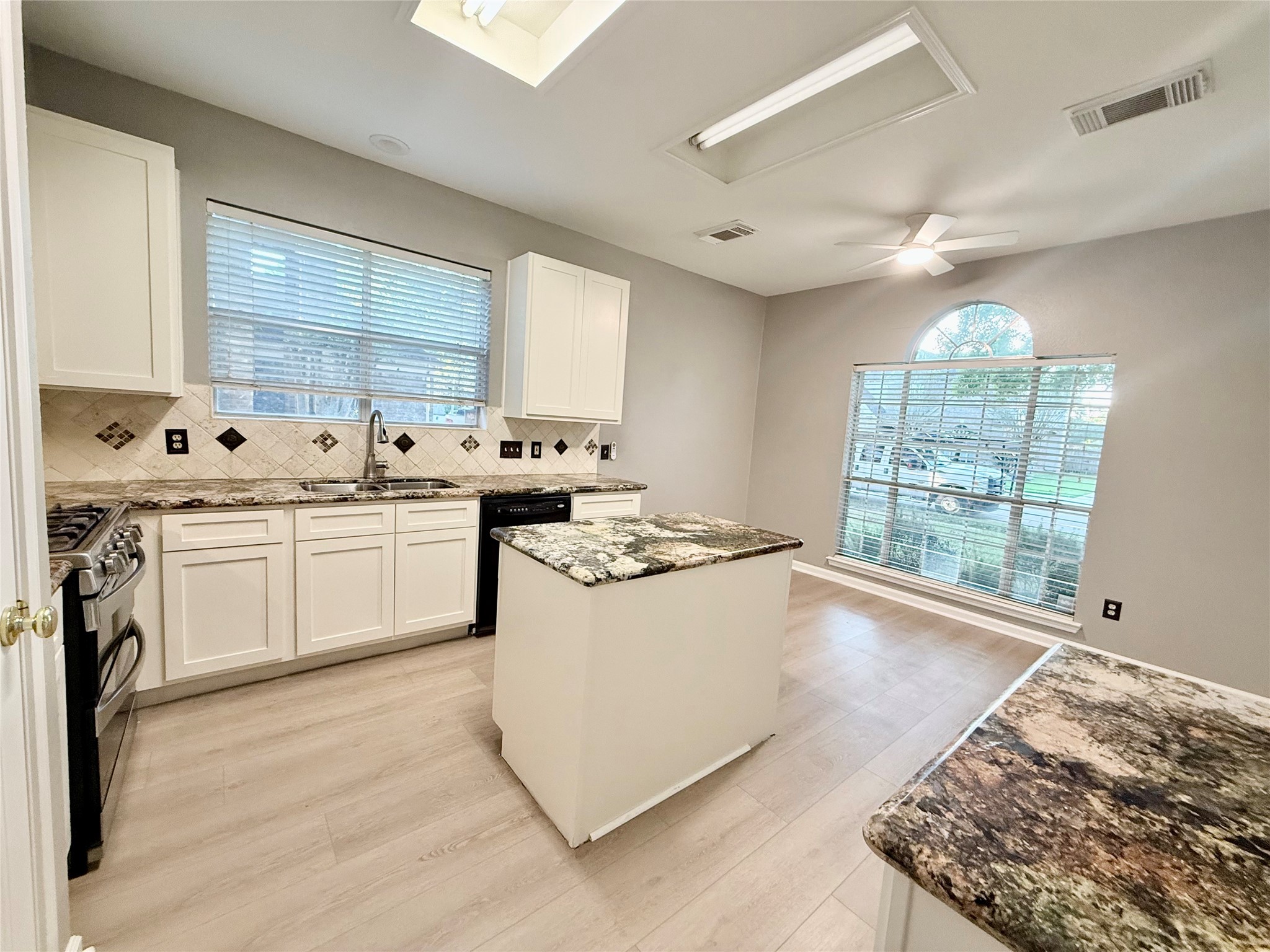 2915 Veva Drive Property Photo 9