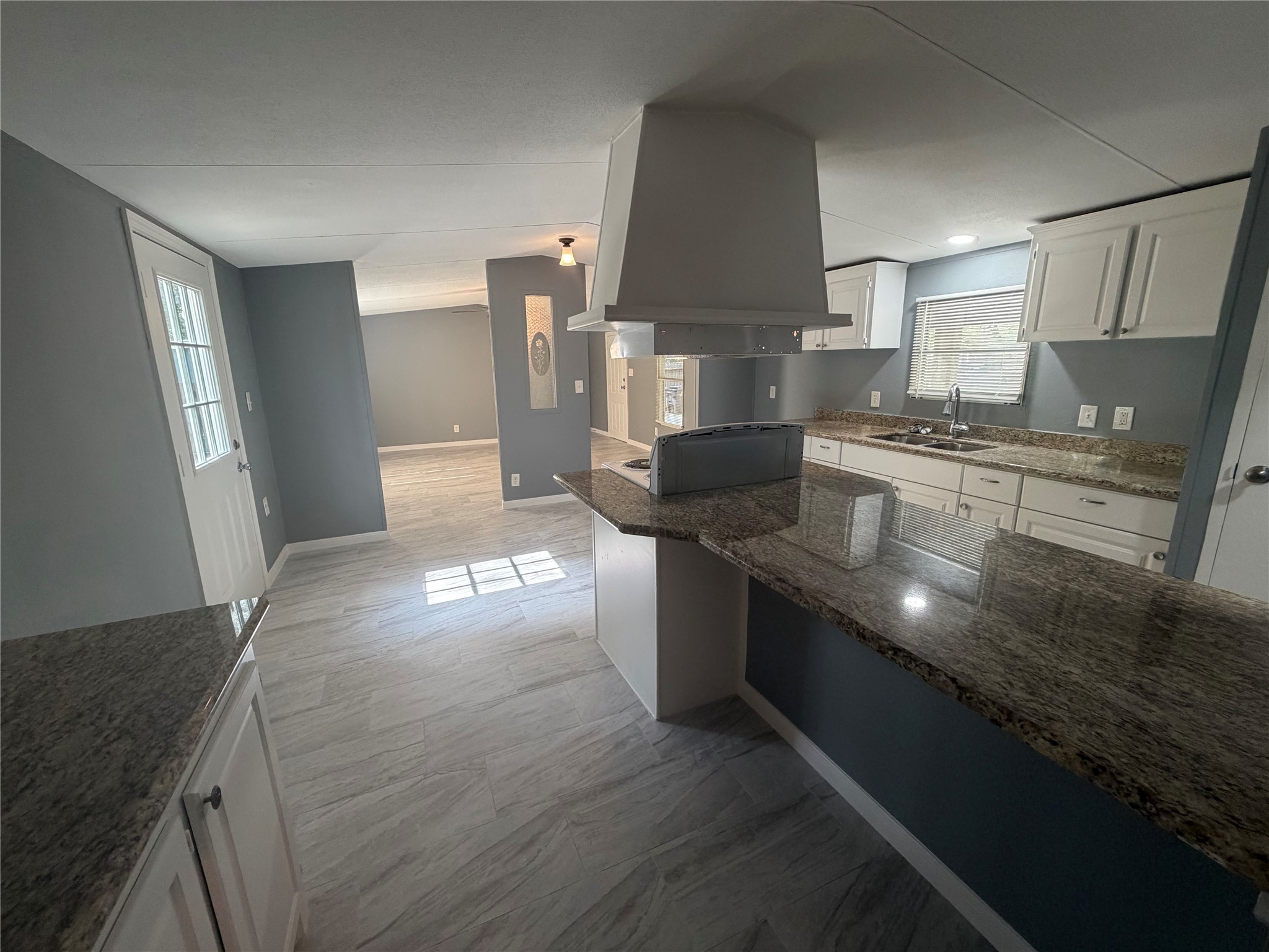 15476 Esther Drive Property Photo 3