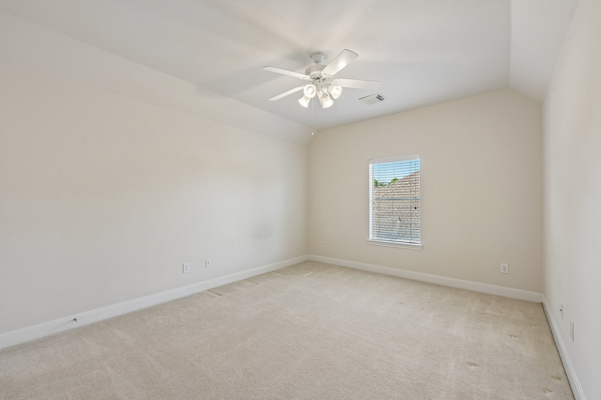 2905 Harvest Hill Drive Property Photo 28