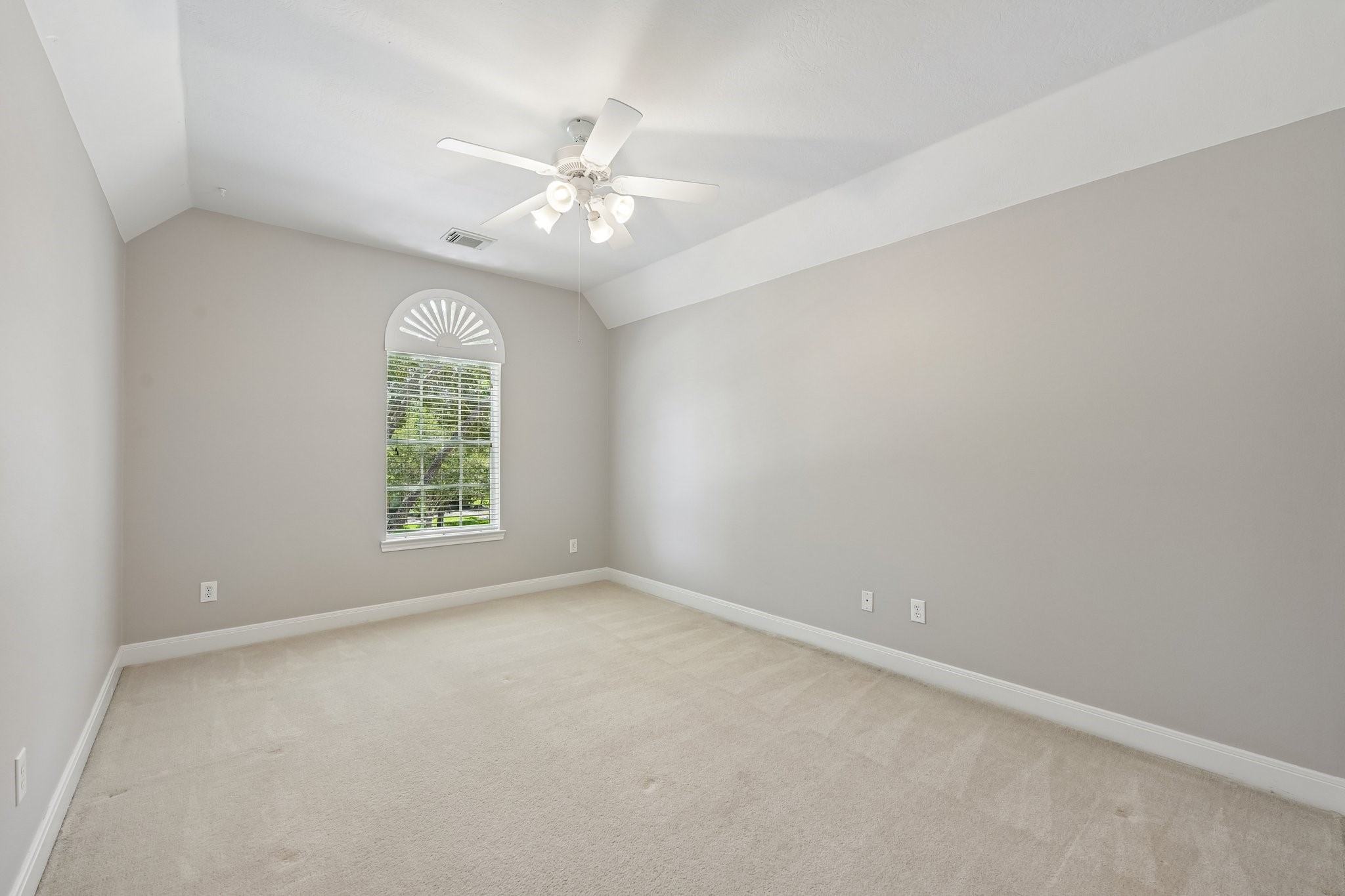 2905 Harvest Hill Drive Property Photo 29