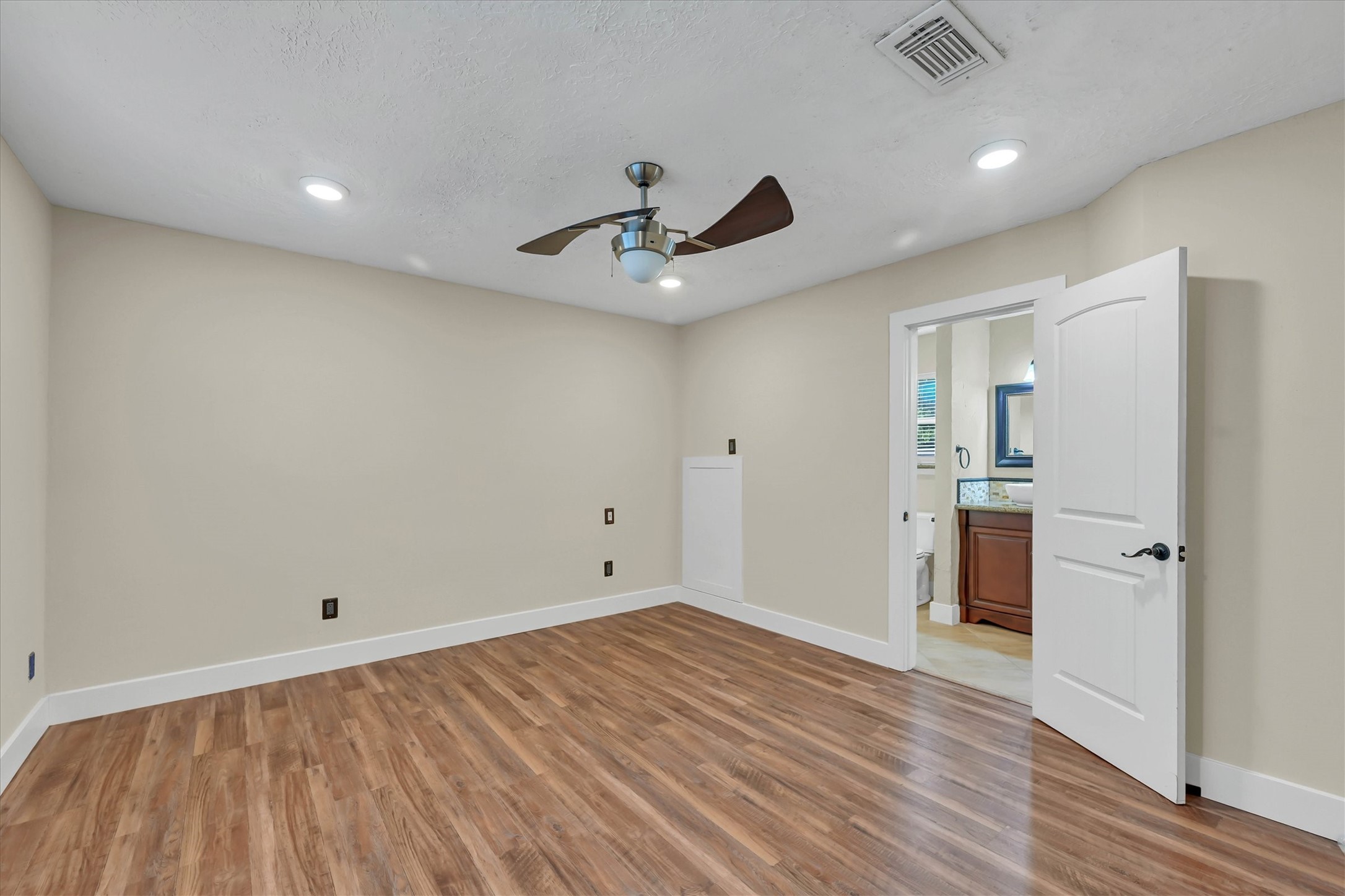 4415 Pineville Lane Property Photo 14