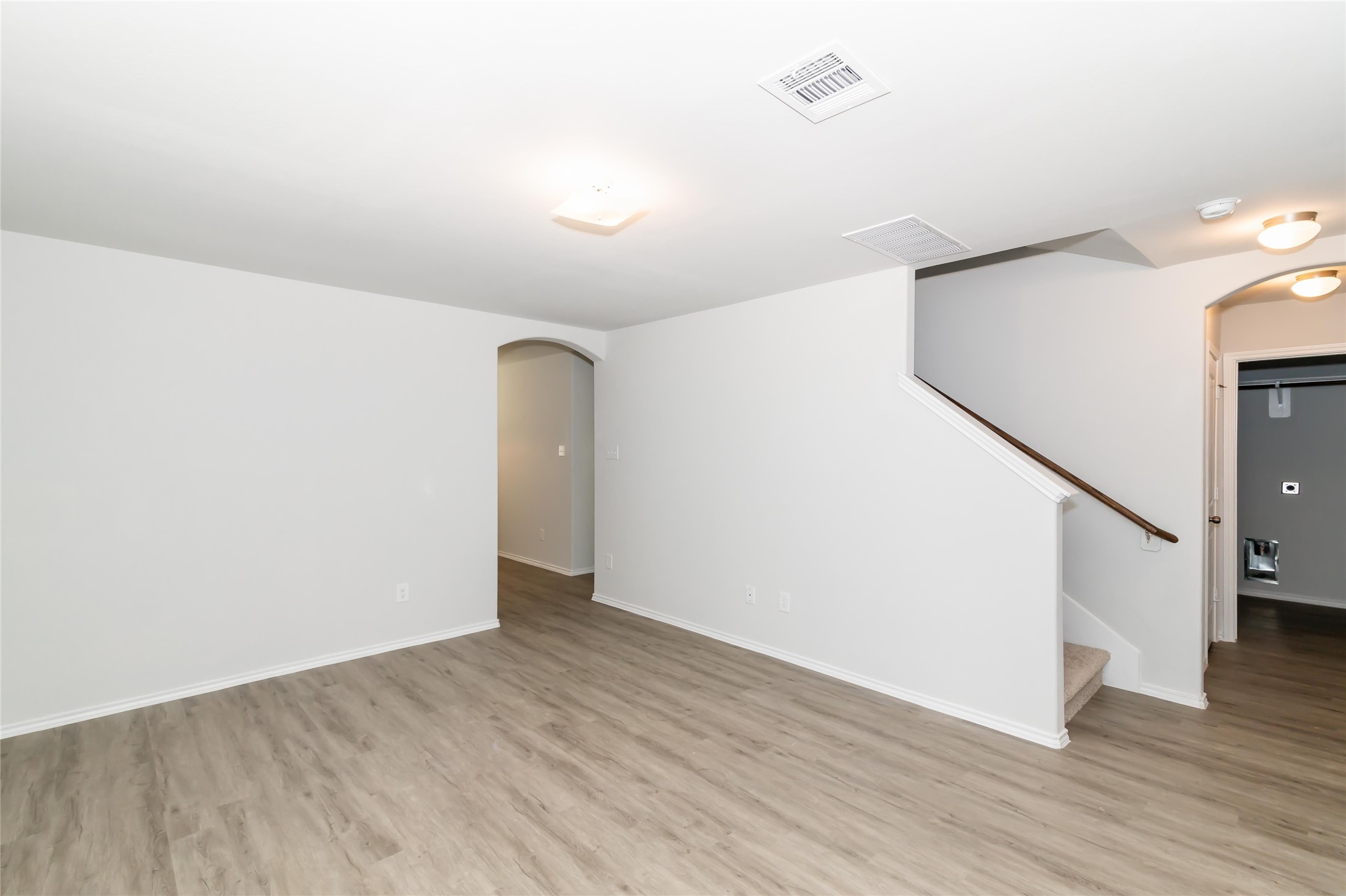 8630 Doris Oaks Circle Property Photo 5