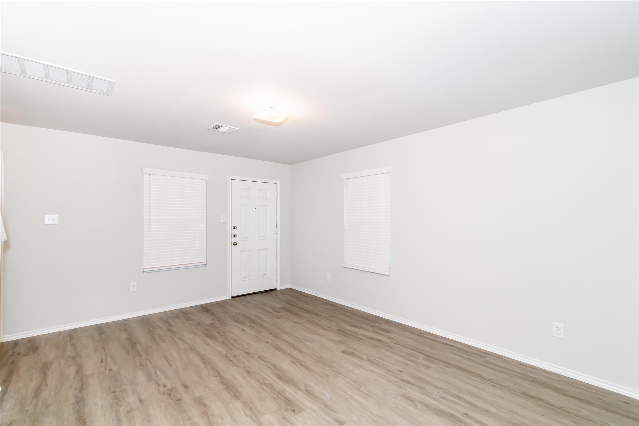 8630 Doris Oaks Circle Property Photo 6