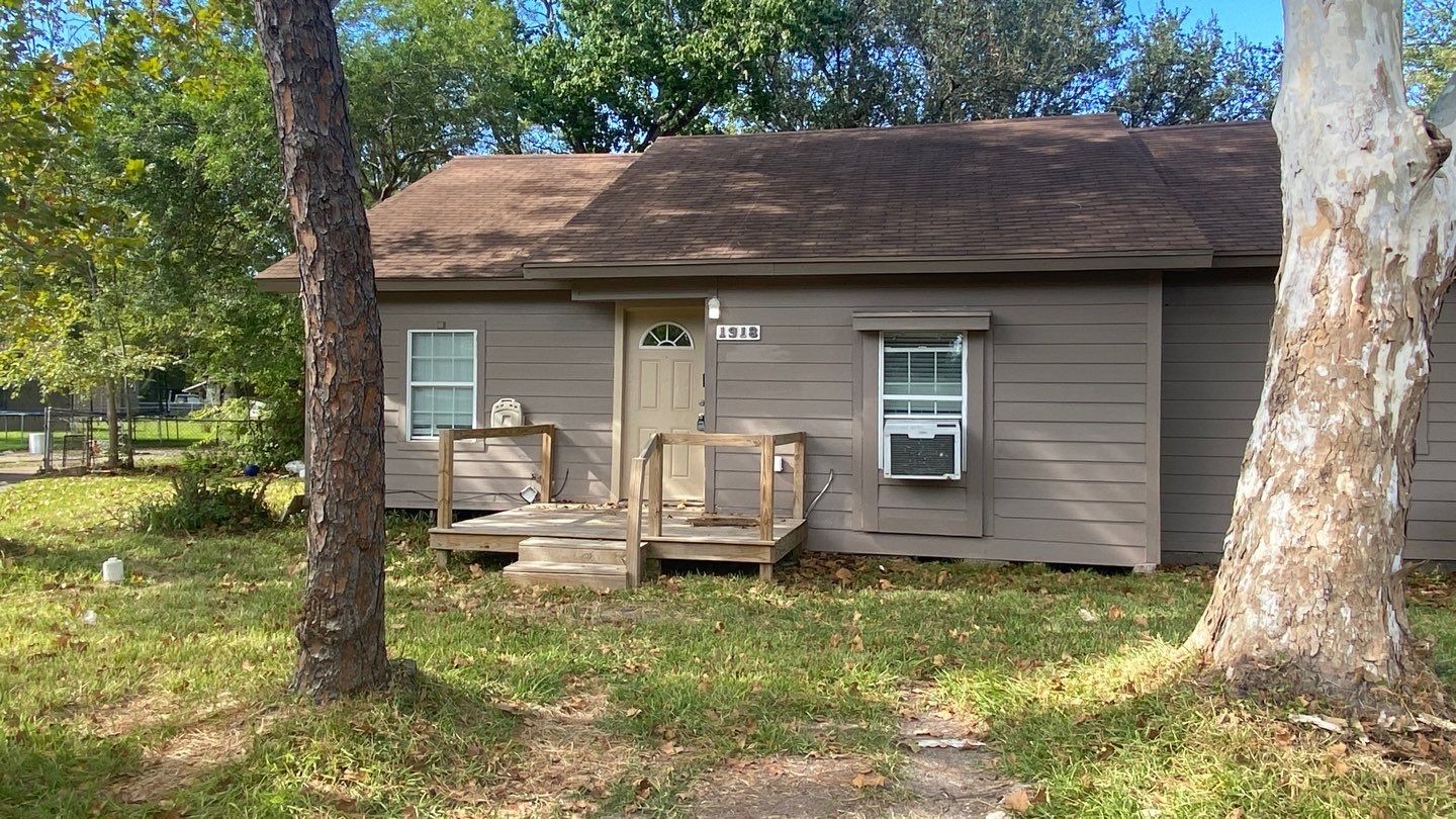 1918 Oleander Drive Property Photo 1