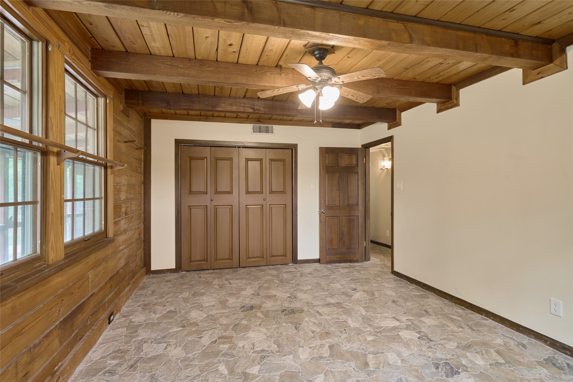 18233 Country Place Drive Property Photo 14