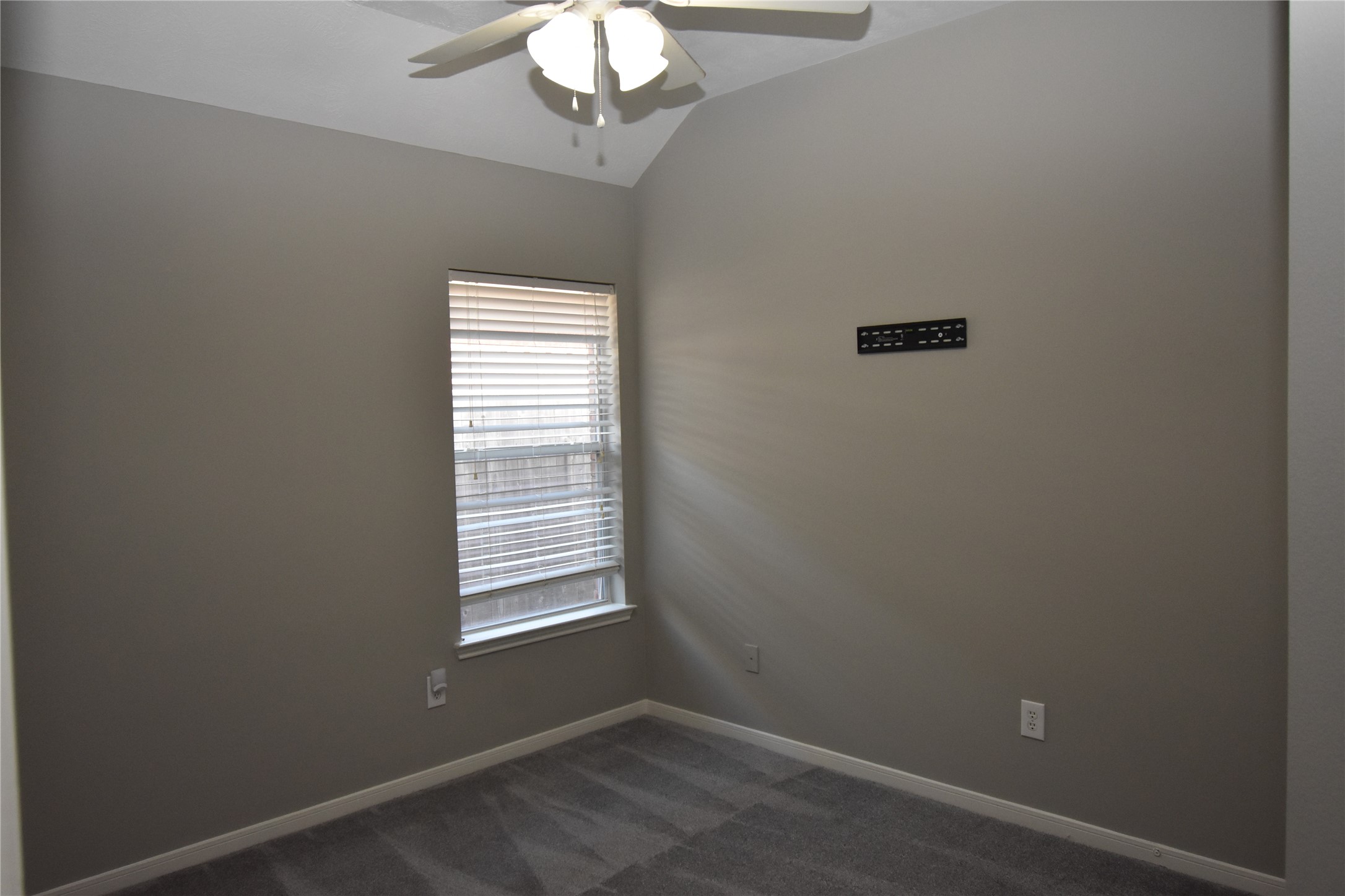 9518 Brackenton Crest Drive Property Photo 3