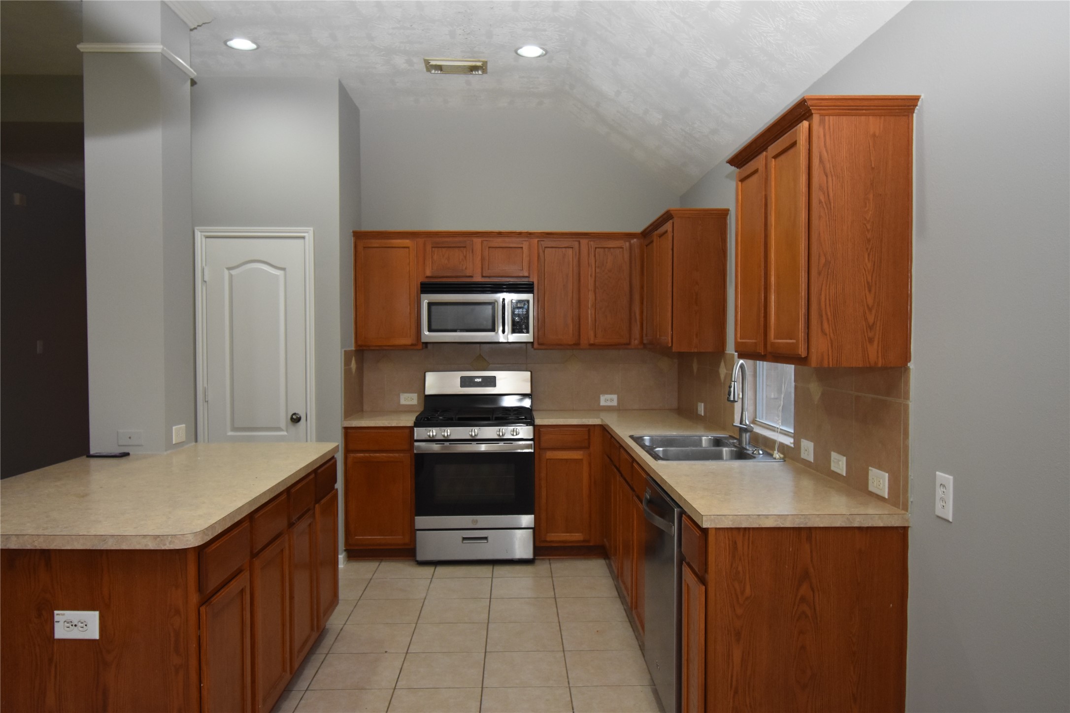 9518 Brackenton Crest Drive Property Photo 5