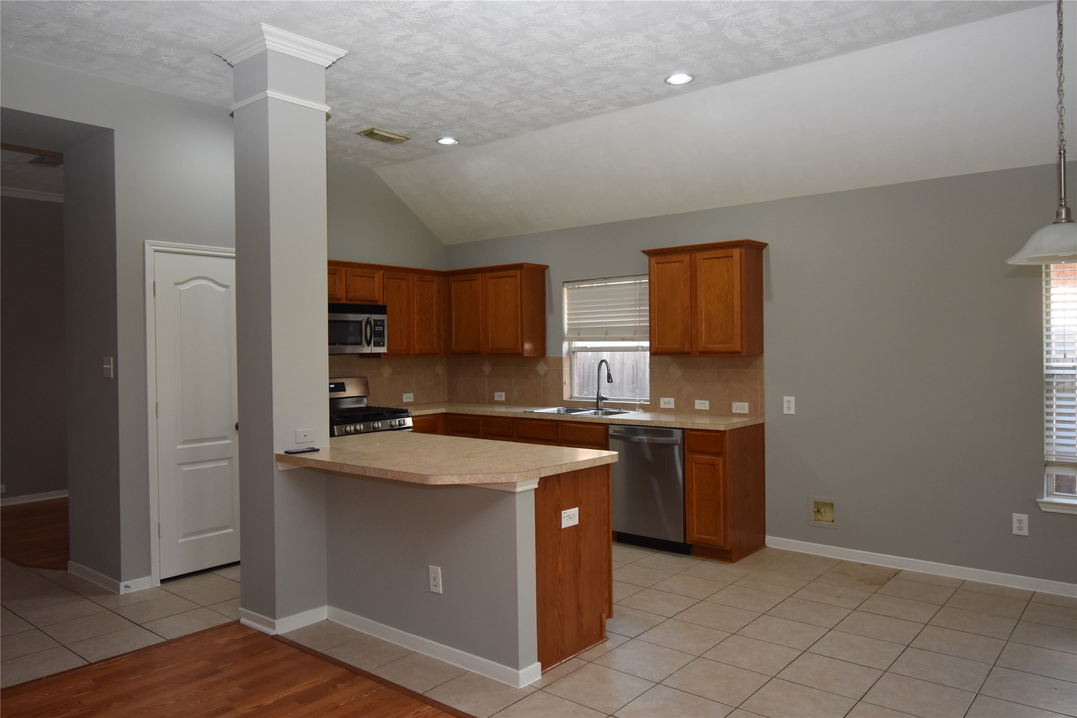 9518 Brackenton Crest Drive Property Photo 6