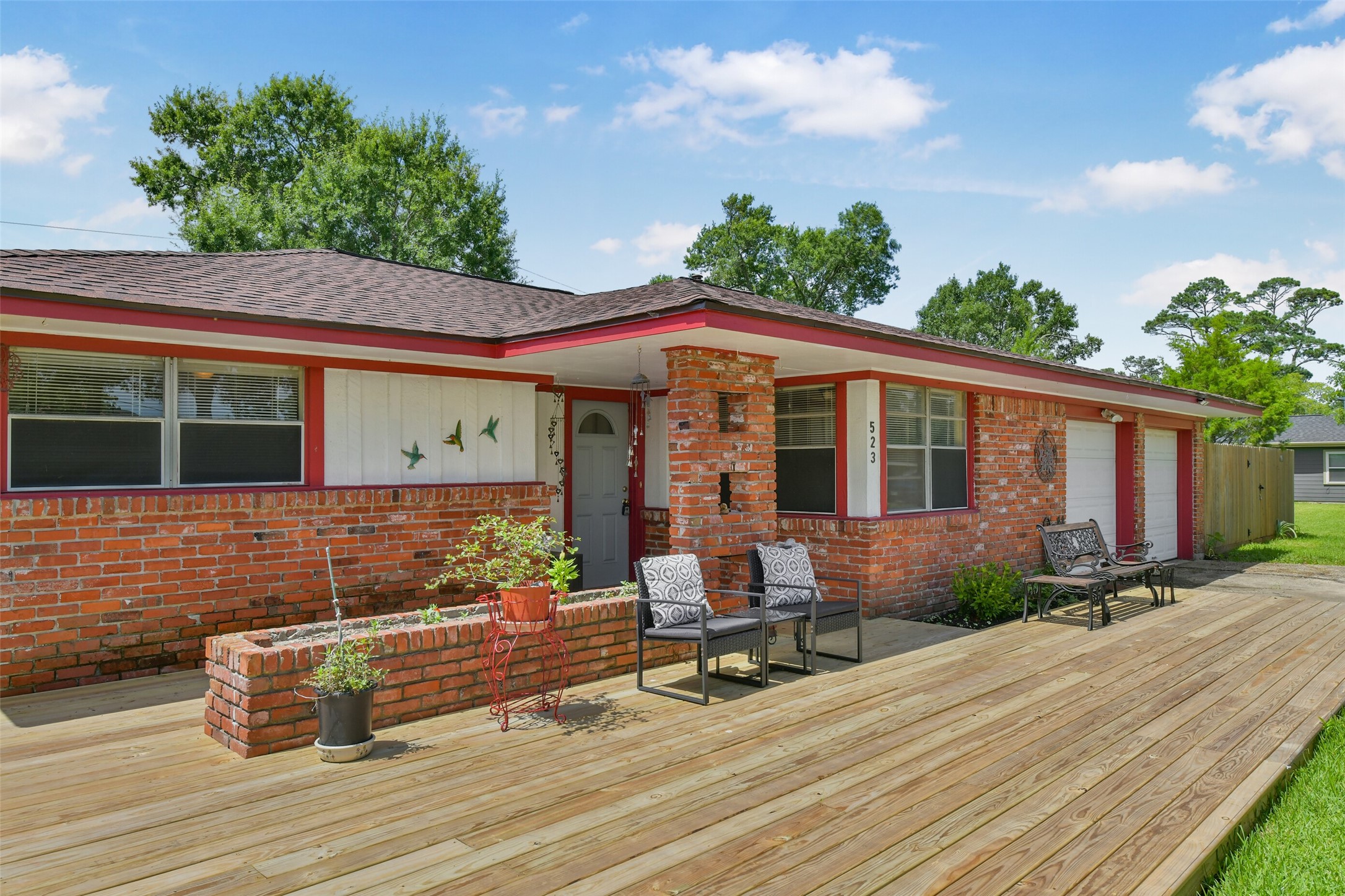 523 Oakdale Avenue Property Photo 1
