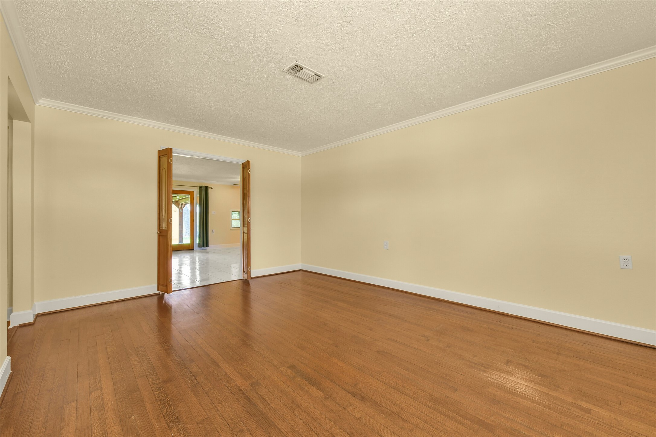 523 Oakdale Avenue Property Photo 3