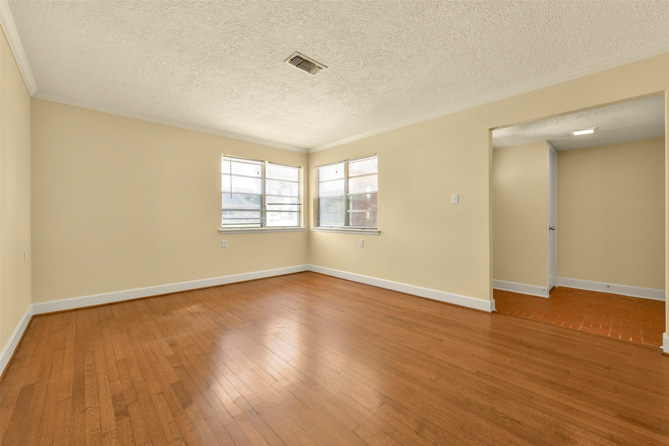 523 Oakdale Avenue Property Photo 4