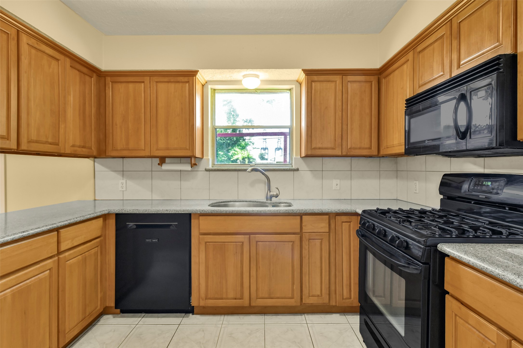 523 Oakdale Avenue Property Photo 6