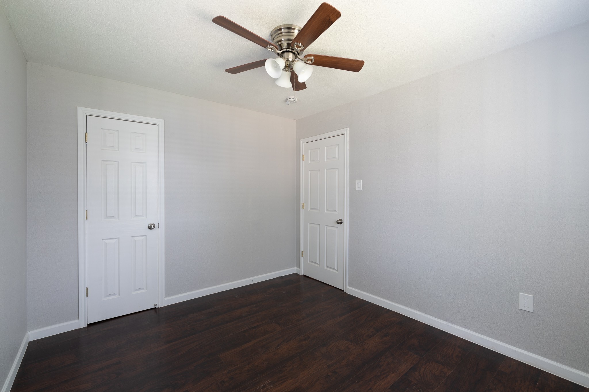 2505 Delano 2 Property Photo 5