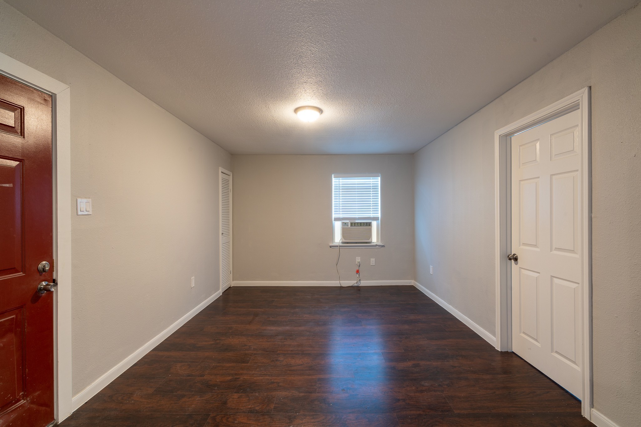 2505 Delano 2 Property Photo 6