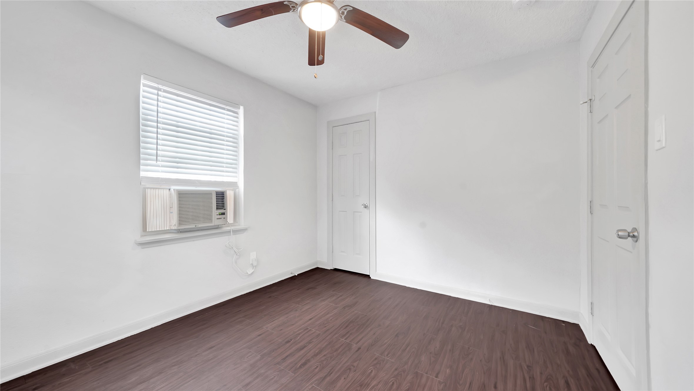2505 Delano 2 Property Photo 8