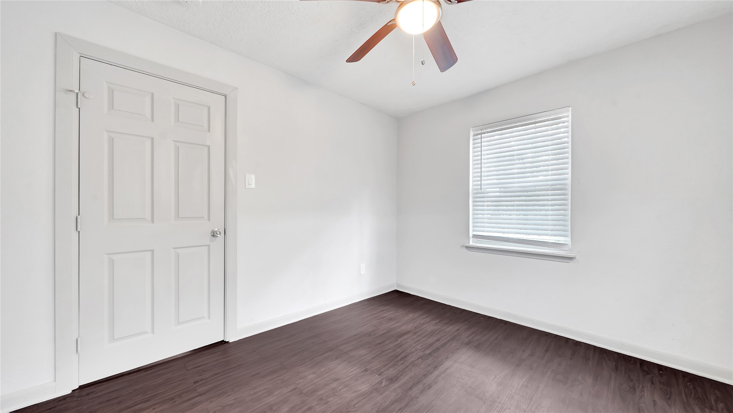 2505 Delano 2 Property Photo 9