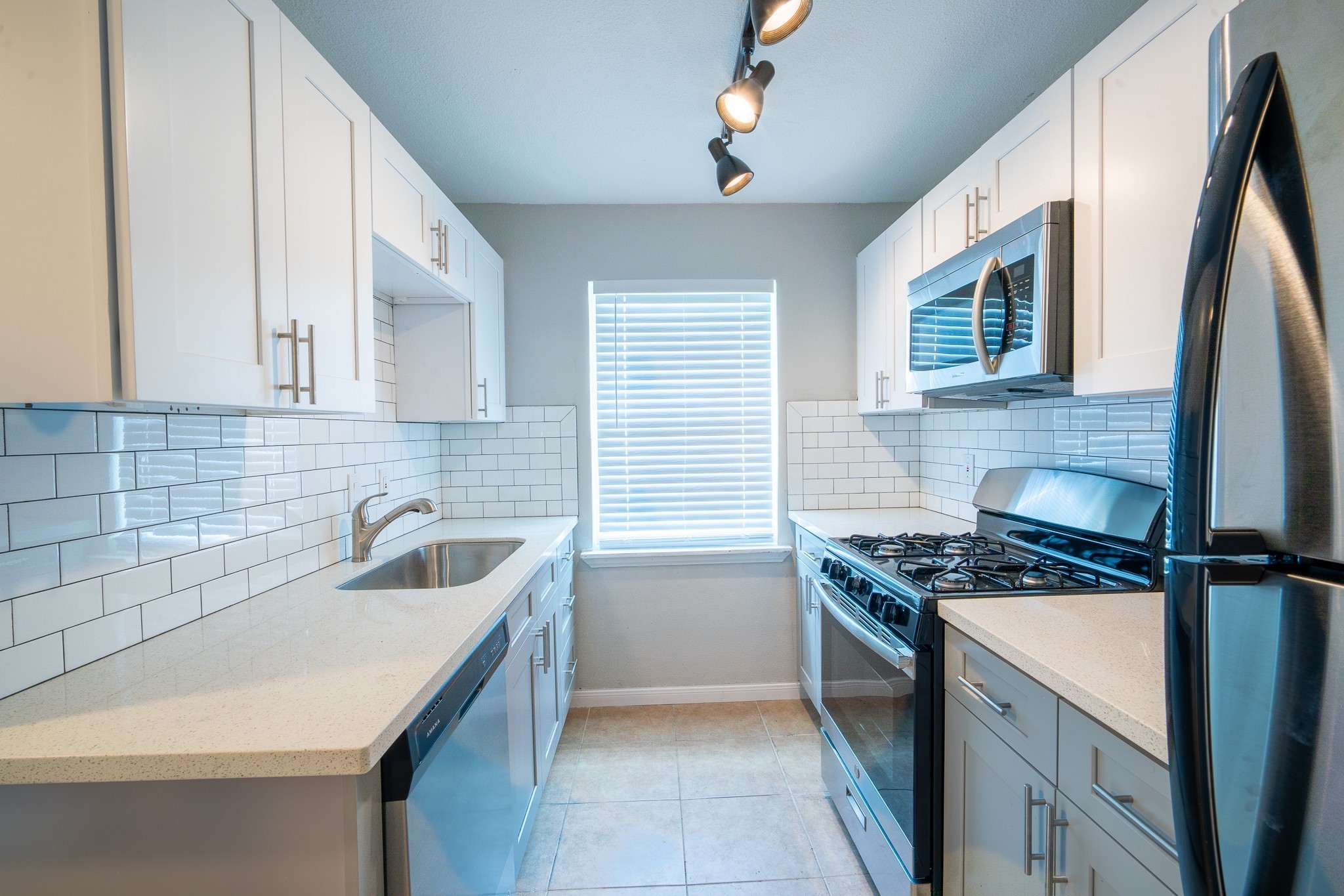 2505 Delano 2 Property Photo 11