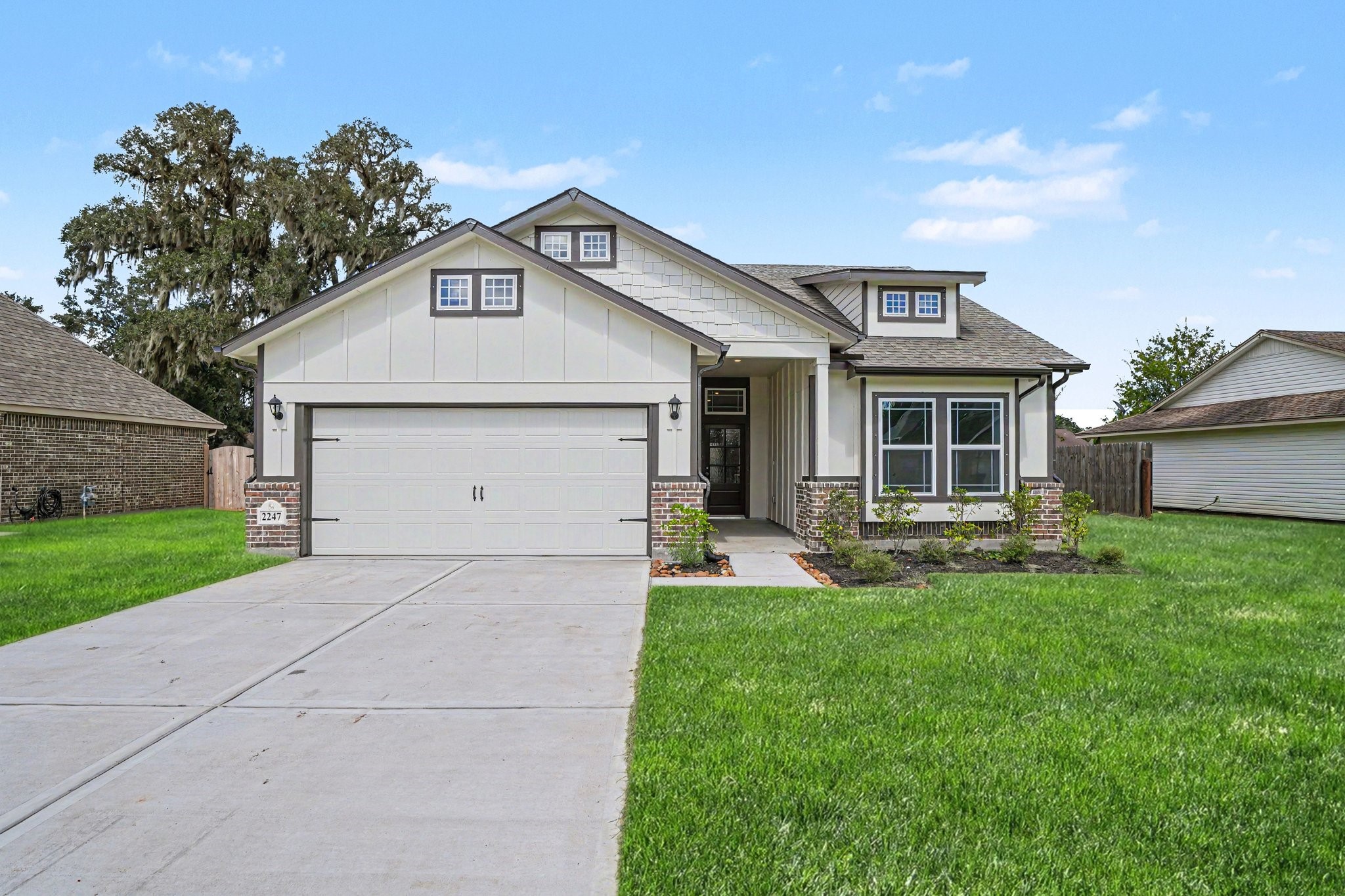 2247 Riveroaks Drive Property Photo 1