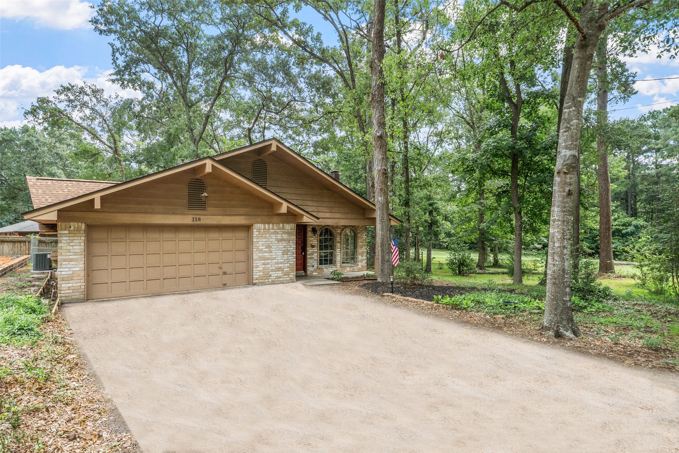 118 Sun City Lane Property Photo 3