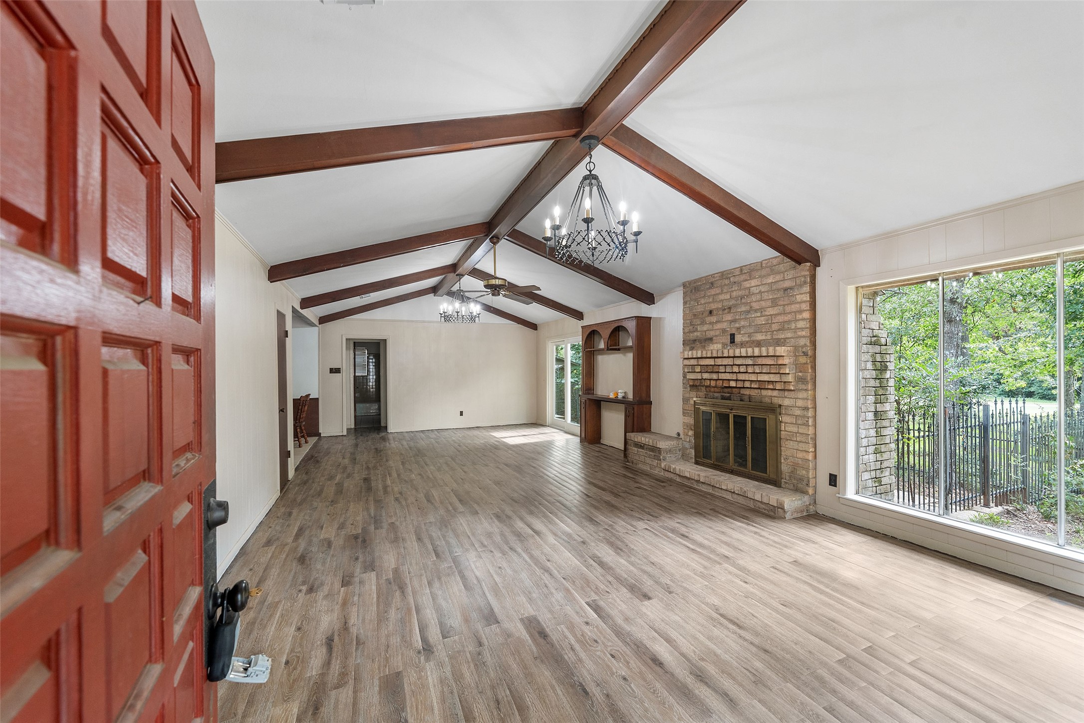 118 Sun City Lane Property Photo 5