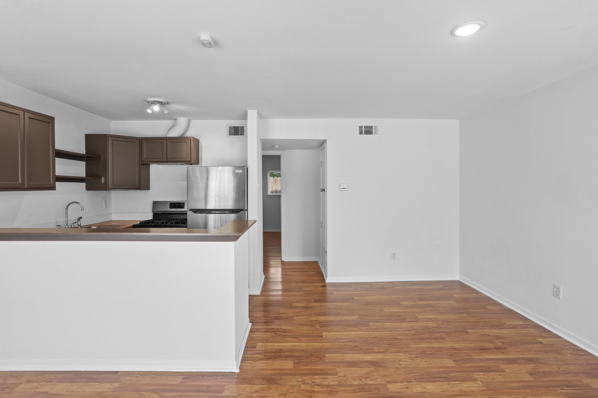 1408 Hughes Street 15 Property Photo 6