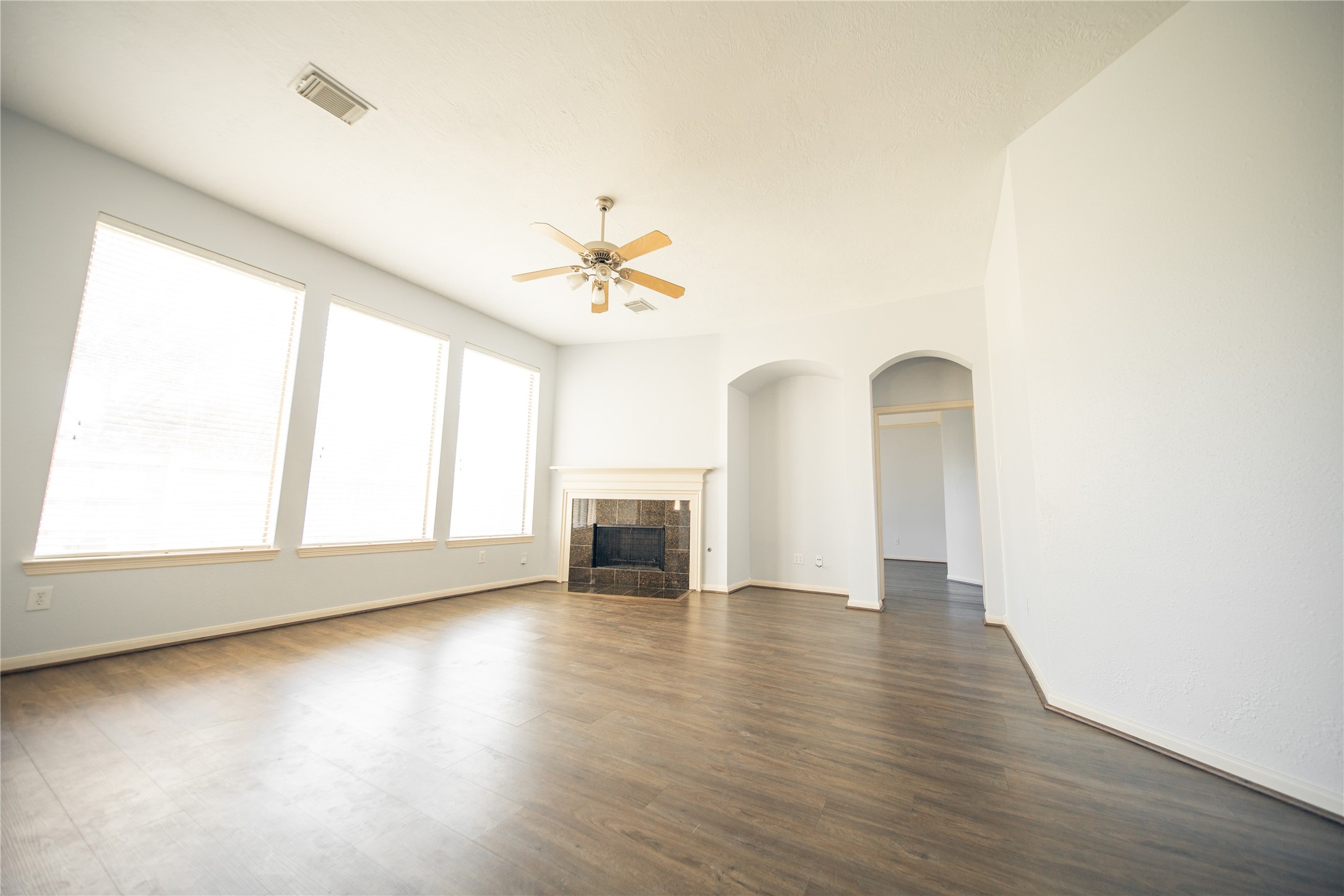 6403 Winding Cove Lane Property Photo 9