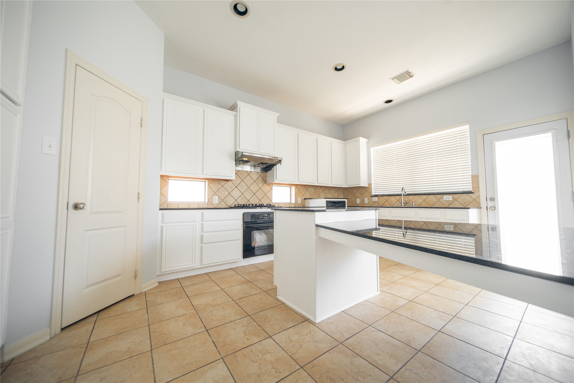 6403 Winding Cove Lane Property Photo 10