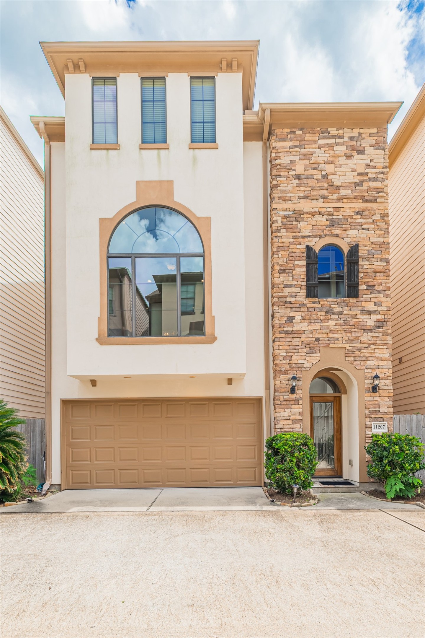 11207 Tramonto Drive Property Photo 1